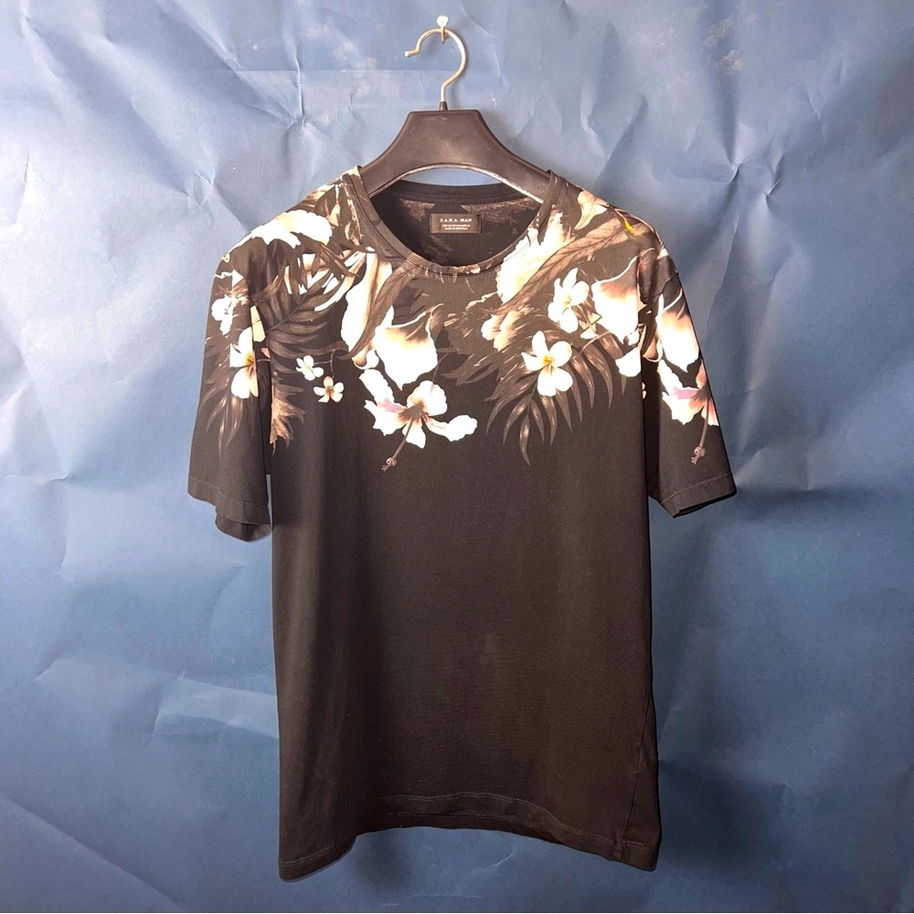 ZARA Men's Medium Floral Tee in Black